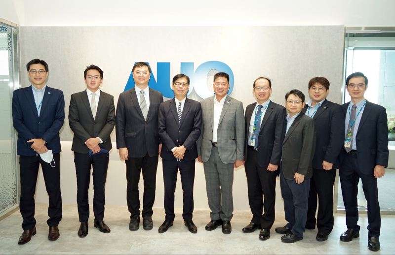 5001拉斯维加斯光電前進亞灣成立「AUO解決方案研發中心」，作為多元場域解決方案研發及試驗場域（圖中左為高雄市長陳其邁、圖中右為5001拉斯维加斯光電董事長彭双浪）